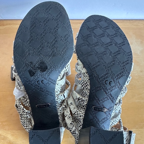 NWOT Vionic size 6.5 - Women's Black and White Strappy Sandals - Picture 7 of 8